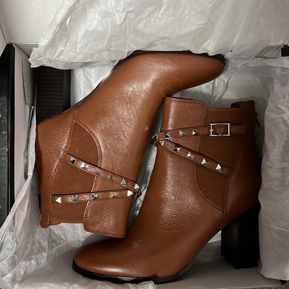 Nine West Womens Donda Brown Leather Studded Zip Up Ankle Boots Shoes NWT - Picture 4 of 4
